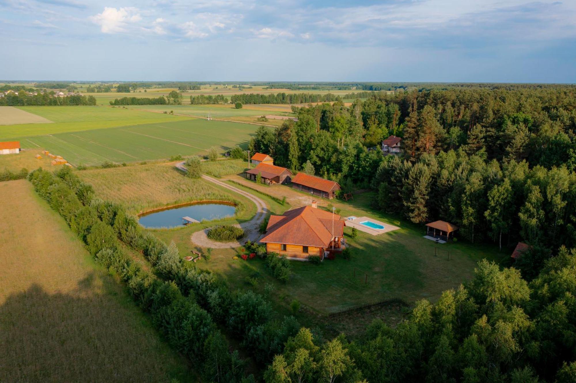 Dworek Ogrodniki, Caloroczny Dom Na Wylacznosc, Basen, Sauna, Las, Staw Rybny, Altana Grillowa, Ognisko, Pianino, Kominek, Piec Chlebowy, Duza Ogrodzona Posesja Tuczna Exterior foto